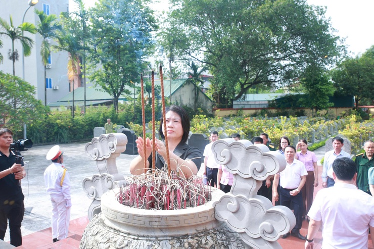 Đoàn lãnh đạo Đảng ủy - HĐND - UBND - UB MTTQ Việt Nam xã Thiên Lộc viếng Nghĩa trang liệt sỹ nhân kỷ niệm 78 năm ngày Thương binh - Liệt sỹ (27/7/1947 - 27/7/2025)- Ảnh 15.