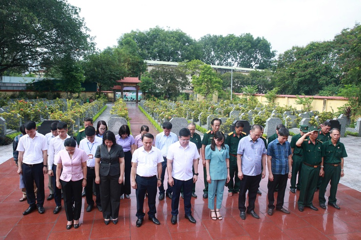 Đoàn lãnh đạo Đảng ủy - HĐND - UBND - UB MTTQ Việt Nam xã Thiên Lộc viếng Nghĩa trang liệt sỹ nhân kỷ niệm 78 năm ngày Thương binh - Liệt sỹ (27/7/1947 - 27/7/2025)- Ảnh 13.