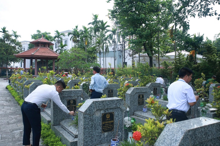 Đoàn lãnh đạo Đảng ủy - HĐND - UBND - UB MTTQ Việt Nam xã Thiên Lộc viếng Nghĩa trang liệt sỹ nhân kỷ niệm 78 năm ngày Thương binh - Liệt sỹ (27/7/1947 - 27/7/2025)- Ảnh 17.