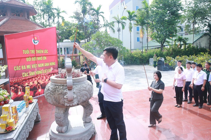 Đoàn lãnh đạo Đảng ủy - HĐND - UBND - UB MTTQ Việt Nam xã Thiên Lộc viếng Nghĩa trang liệt sỹ nhân kỷ niệm 78 năm ngày Thương binh - Liệt sỹ (27/7/1947 - 27/7/2025)- Ảnh 14.