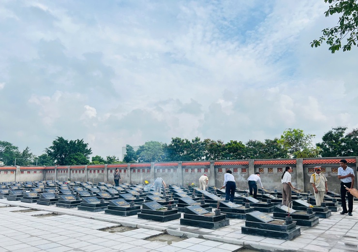Đoàn lãnh đạo Đảng ủy - HĐND - UBND - UB MTTQ Việt Nam xã Thiên Lộc viếng Nghĩa trang liệt sỹ nhân kỷ niệm 78 năm ngày Thương binh - Liệt sỹ (27/7/1947 - 27/7/2025)- Ảnh 57.