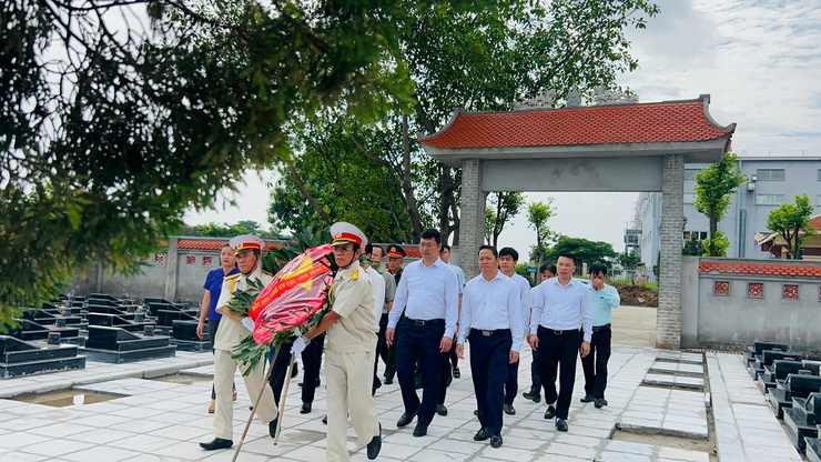Đoàn lãnh đạo Đảng ủy - HĐND - UBND - UB MTTQ Việt Nam xã Thiên Lộc viếng Nghĩa trang liệt sỹ nhân kỷ niệm 78 năm ngày Thương binh - Liệt sỹ (27/7/1947 - 27/7/2025)- Ảnh 45.