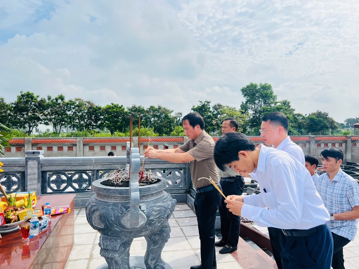 Đoàn lãnh đạo Đảng ủy - HĐND - UBND - UB MTTQ Việt Nam xã Thiên Lộc viếng Nghĩa trang liệt sỹ nhân kỷ niệm 78 năm ngày Thương binh - Liệt sỹ (27/7/1947 - 27/7/2025)- Ảnh 49.