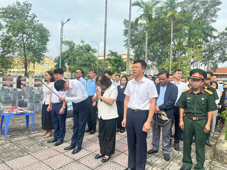 Đoàn lãnh đạo Đảng ủy - HĐND - UBND - UB MTTQ Việt Nam xã Thiên Lộc viếng Nghĩa trang liệt sỹ nhân kỷ niệm 78 năm ngày Thương binh - Liệt sỹ (27/7/1947 - 27/7/2025)- Ảnh 21.
