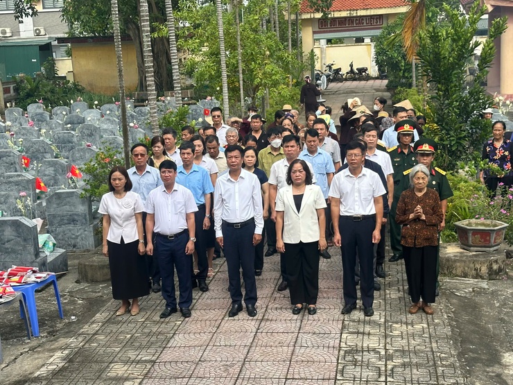 Đoàn lãnh đạo Đảng ủy - HĐND - UBND - UB MTTQ Việt Nam xã Thiên Lộc viếng Nghĩa trang liệt sỹ nhân kỷ niệm 78 năm ngày Thương binh - Liệt sỹ (27/7/1947 - 27/7/2025)- Ảnh 20.