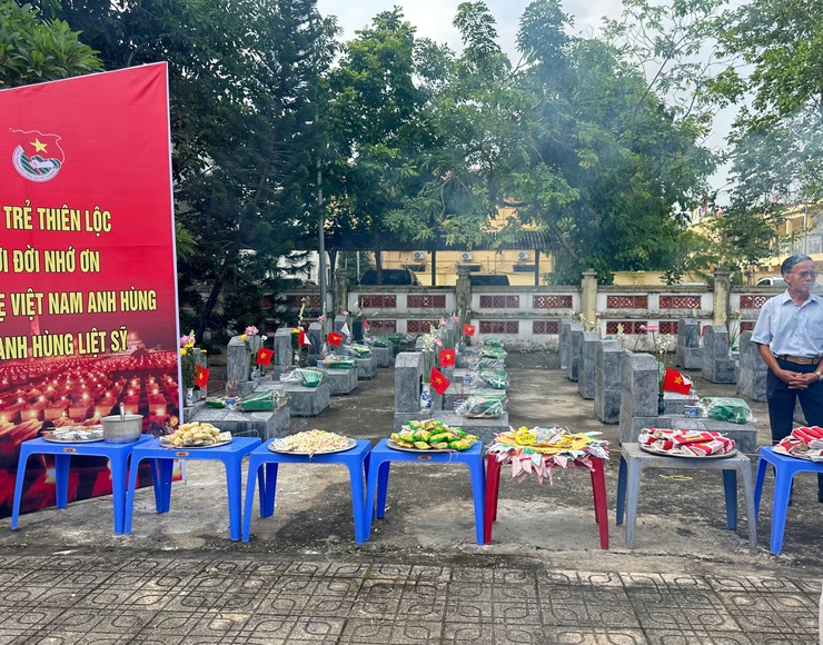 Đoàn lãnh đạo Đảng ủy - HĐND - UBND - UB MTTQ Việt Nam xã Thiên Lộc viếng Nghĩa trang liệt sỹ nhân kỷ niệm 78 năm ngày Thương binh - Liệt sỹ (27/7/1947 - 27/7/2025)- Ảnh 29.