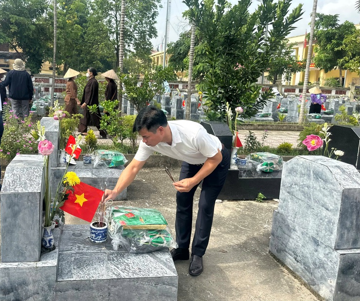 Đoàn lãnh đạo Đảng ủy - HĐND - UBND - UB MTTQ Việt Nam xã Thiên Lộc viếng Nghĩa trang liệt sỹ nhân kỷ niệm 78 năm ngày Thương binh - Liệt sỹ (27/7/1947 - 27/7/2025)- Ảnh 25.