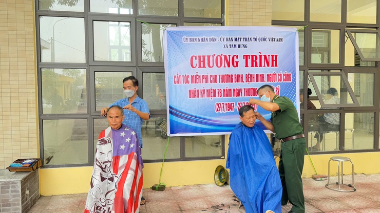 Tam Hưng tổ chức khám, tư vấn sức khỏe và cắt tóc miễn phí cho người có công tại điểm dân cư Thanh Thùy- Ảnh 1.