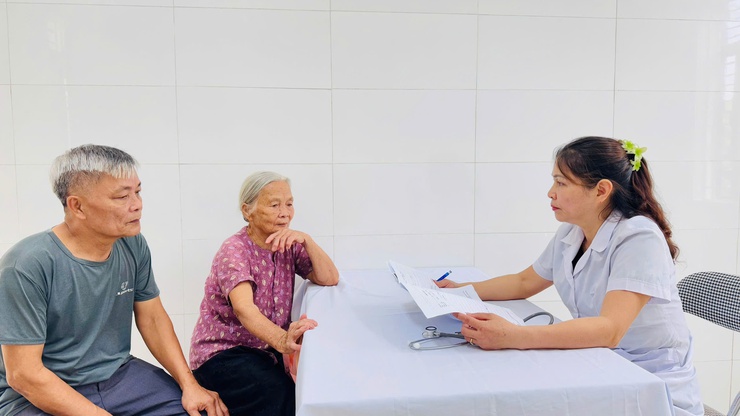 Tam Hưng tổ chức khám, tư vấn sức khỏe và cắt tóc miễn phí cho người có công tại điểm dân cư Thanh Thùy- Ảnh 3.