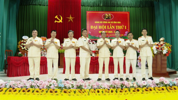 Đại hội Đảng bộ Công an xã Ứng Hoà lần thứ I, nhiệm kỳ 2025 - 2030 thành công tốt đẹp.- Ảnh 8.