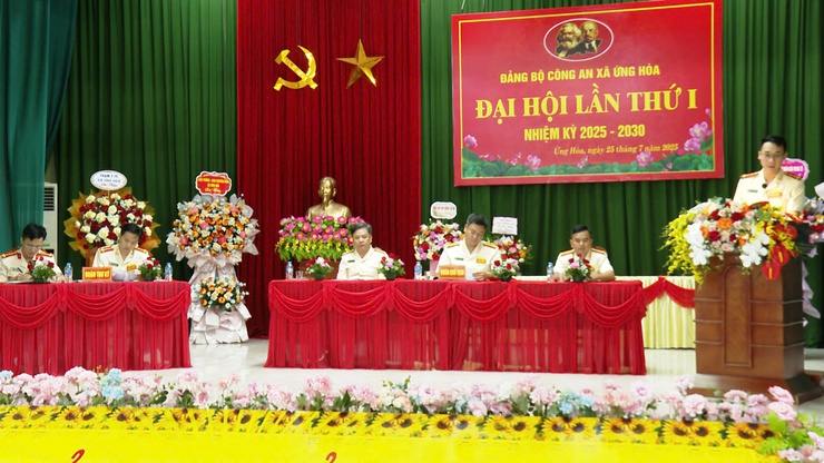 Đại hội Đảng bộ Công an xã Ứng Hoà lần thứ I, nhiệm kỳ 2025 - 2030 thành công tốt đẹp.- Ảnh 6.