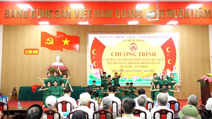 Xã Bình Minh tri ân các anh hùng liệt sĩ, thương, bệnh binh nhân kỷ niệm 78 năm Ngày Thương binh - Liệt sĩ- Ảnh 3.