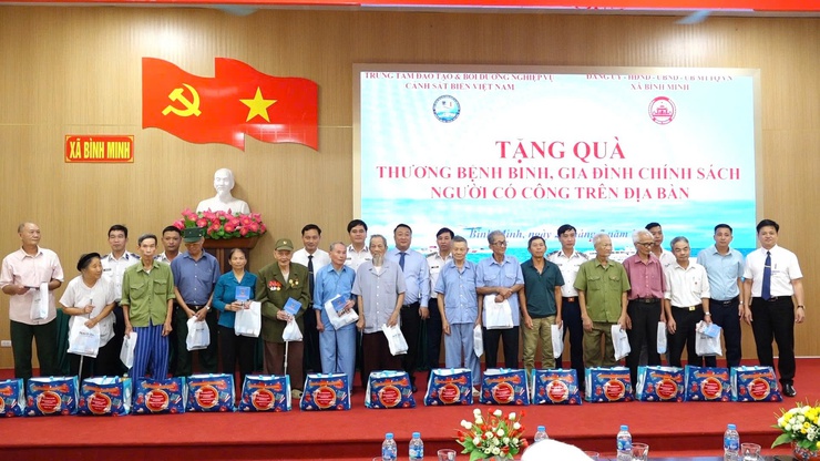 Xã Bình Minh tri ân các anh hùng liệt sĩ, thương, bệnh binh nhân kỷ niệm 78 năm Ngày Thương binh - Liệt sĩ- Ảnh 7.