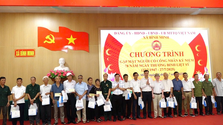 Xã Bình Minh tri ân các anh hùng liệt sĩ, thương, bệnh binh nhân kỷ niệm 78 năm Ngày Thương binh - Liệt sĩ- Ảnh 8.