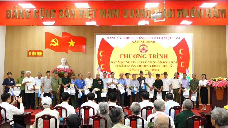 Xã Bình Minh tri ân các anh hùng liệt sĩ, thương, bệnh binh nhân kỷ niệm 78 năm Ngày Thương binh - Liệt sĩ- Ảnh 9.