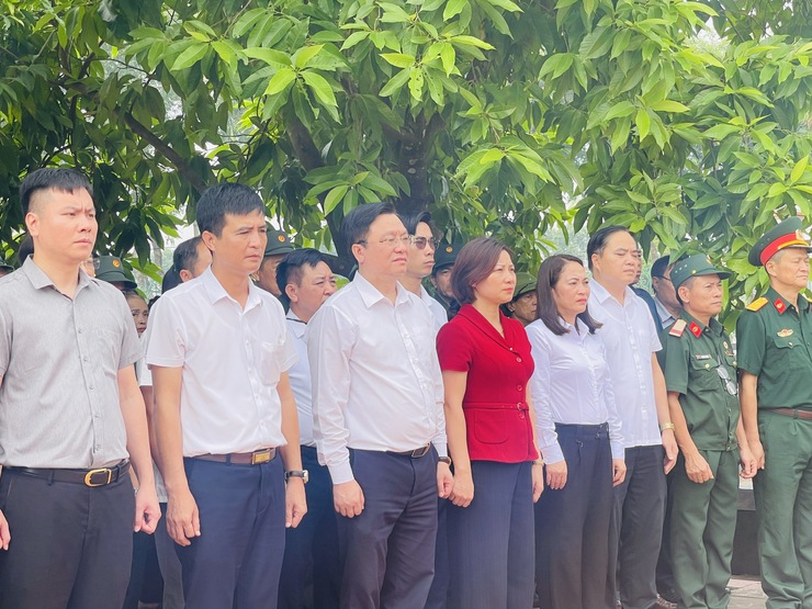 Đoàn lãnh đạo Đảng ủy - HĐND - UBND - UB MTTQ Việt Nam xã Thiên Lộc viếng Nghĩa trang liệt sỹ nhân kỷ niệm 78 năm ngày Thương binh - Liệt sỹ (27/7/1947 - 27/7/2025)- Ảnh 35.