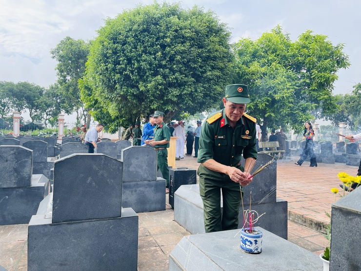 Đoàn lãnh đạo Đảng ủy - HĐND - UBND - UB MTTQ Việt Nam xã Thiên Lộc viếng Nghĩa trang liệt sỹ nhân kỷ niệm 78 năm ngày Thương binh - Liệt sỹ (27/7/1947 - 27/7/2025)- Ảnh 41.