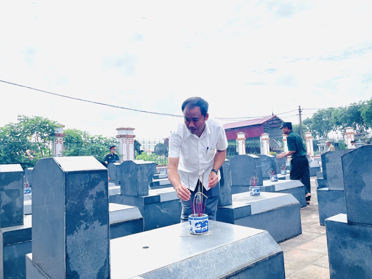 Đoàn lãnh đạo Đảng ủy - HĐND - UBND - UB MTTQ Việt Nam xã Thiên Lộc viếng Nghĩa trang liệt sỹ nhân kỷ niệm 78 năm ngày Thương binh - Liệt sỹ (27/7/1947 - 27/7/2025)- Ảnh 42.