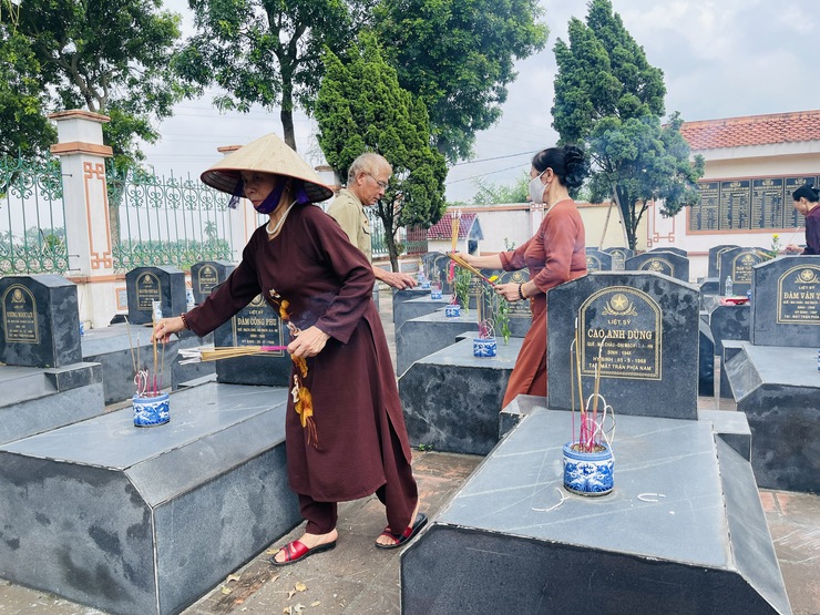 Đoàn lãnh đạo Đảng ủy - HĐND - UBND - UB MTTQ Việt Nam xã Thiên Lộc viếng Nghĩa trang liệt sỹ nhân kỷ niệm 78 năm ngày Thương binh - Liệt sỹ (27/7/1947 - 27/7/2025)- Ảnh 44.