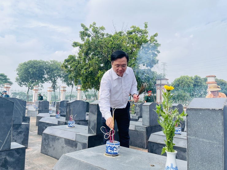 Đoàn lãnh đạo Đảng ủy - HĐND - UBND - UB MTTQ Việt Nam xã Thiên Lộc viếng Nghĩa trang liệt sỹ nhân kỷ niệm 78 năm ngày Thương binh - Liệt sỹ (27/7/1947 - 27/7/2025)- Ảnh 38.