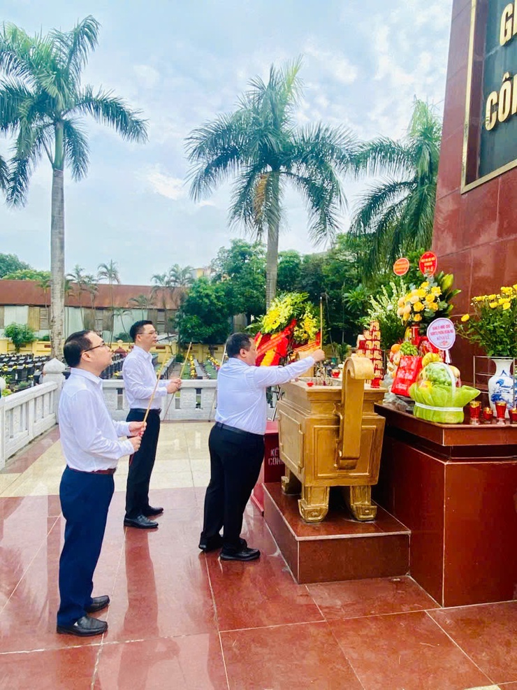 Xã Thanh Trì: Tưng bừng cờ hoa chào mừng Đại hội Đảng bộ xã lần thứ I, nhiệm kỳ 2025 - 2030- Ảnh 2.