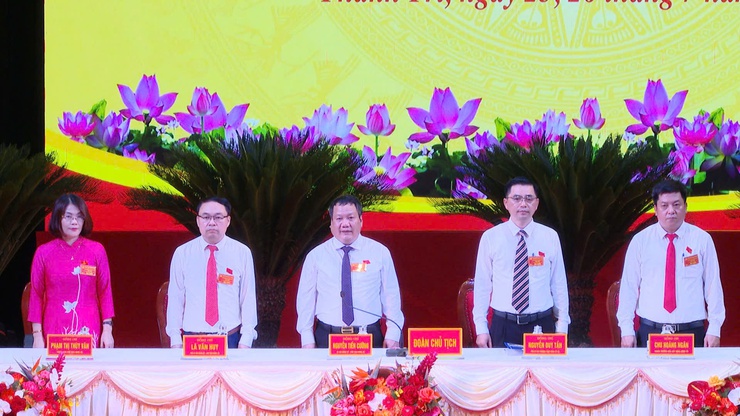 Xã Thanh Trì: Tưng bừng cờ hoa chào mừng Đại hội Đảng bộ xã lần thứ I, nhiệm kỳ 2025 - 2030- Ảnh 6.