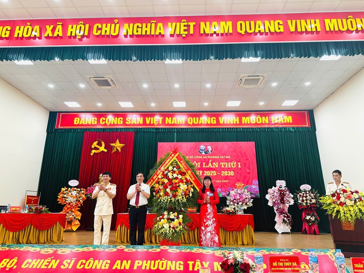 ĐẢNG BỘ CÔNG AN PHƯỜNG TÂY MỖ TỔ CHỨC THÀNH CÔNG ĐẠI HỘI LẦN THỨ NHẤT, NHIỆM KỲ 2025–2030- Ảnh 1.