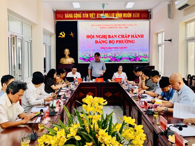Ban Chấp hành Đảng bộ phường Giảng Võ khóa I tổ chức hội nghị lần thứ ba để cho ý kiến một số nội dung quan trọng của Đại hội- Ảnh 1.