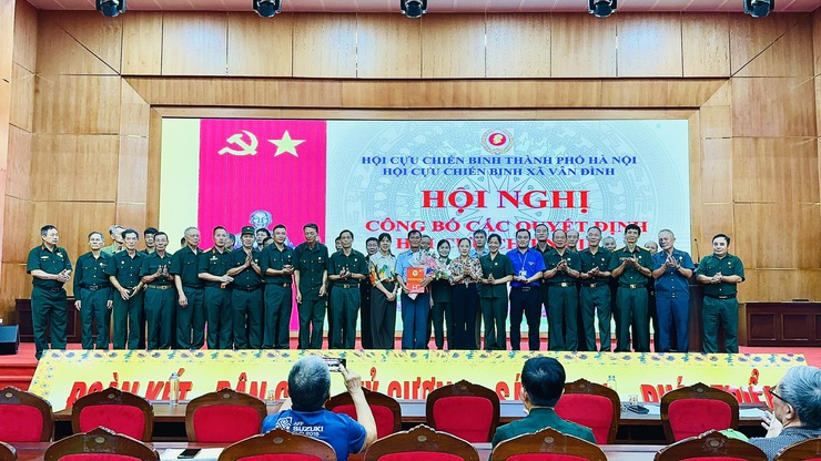 Hội Cựu chiến binh xã Vân Đình tổ chức hội nghị công bố quyết định về công tác cán bộ- Ảnh 1.