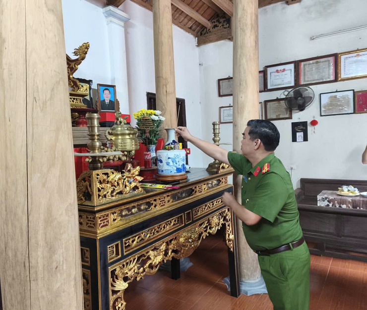 CÔNG AN PHƯỜNG YÊN NGHĨA TẶNG QUÀ CHO THƯƠNG BỆNH BINH, GIA ĐÌNH CHÍNH SÁCH TRÊN ĐỊA BÀN PHƯỜNG- Ảnh 1.