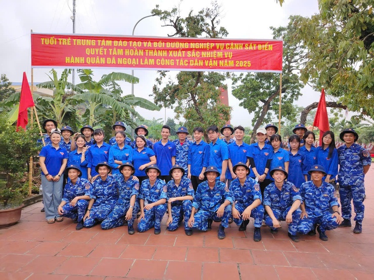 TUỔI TRẺ HƯỚNG VỀ NGUỒN CỘI - TRI ÂN CÁC ANH HÙNG LIỆT SĨ- Ảnh 7.