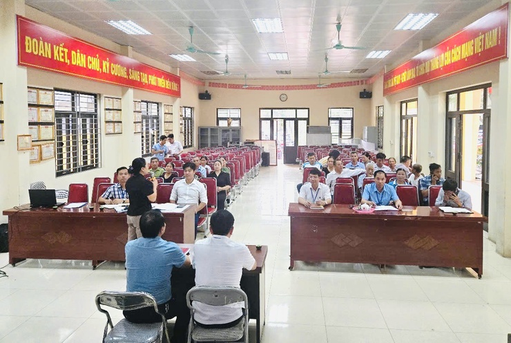 Đồng chí Phạm Xuân Toàn - Bí thư Đảng uỷ - Chủ tịch HĐND xã Thiên Lộc đối thoại với 32 hộ gia đình, cá nhân về công tác GPMB Dự án tuyến đường vào trường Tiểu học Thăng Long
- Ảnh 3.