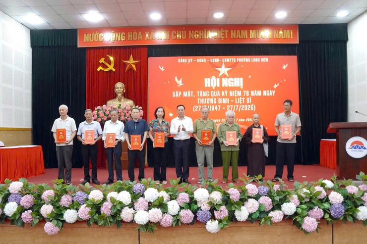 Gặp mặt, tặng quà người có công nhân kỷ niệm 78 năm Ngày Thương binh – Liệt sĩ- Ảnh 2.