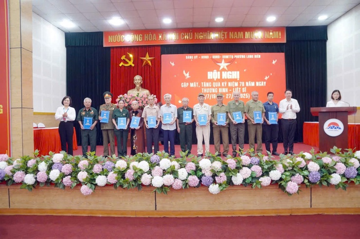 Gặp mặt, tặng quà người có công nhân kỷ niệm 78 năm Ngày Thương binh – Liệt sĩ- Ảnh 5.