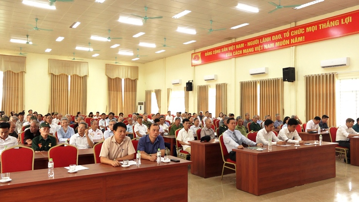 Lãnh đạo Đảng ủy, HĐND, UBND, UB MTTQ xã Hương Sơn tưởng niệm các anh hùng liệt sĩ và kỷ niệm 78 năm ngày thương binh – Liệt sĩ- Ảnh 11.