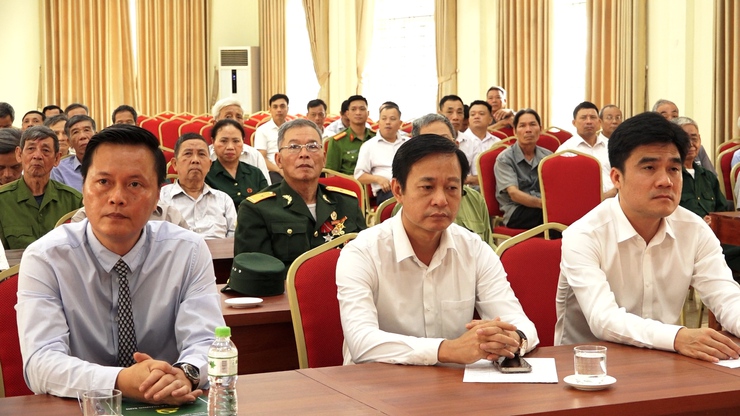 Lãnh đạo Đảng ủy, HĐND, UBND, UB MTTQ xã Hương Sơn tưởng niệm các anh hùng liệt sĩ và kỷ niệm 78 năm ngày thương binh – Liệt sĩ- Ảnh 12.