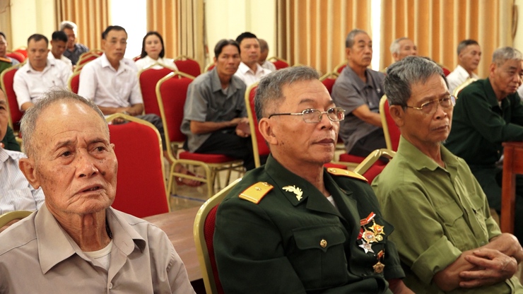 Lãnh đạo Đảng ủy, HĐND, UBND, UB MTTQ xã Hương Sơn tưởng niệm các anh hùng liệt sĩ và kỷ niệm 78 năm ngày thương binh – Liệt sĩ- Ảnh 14.