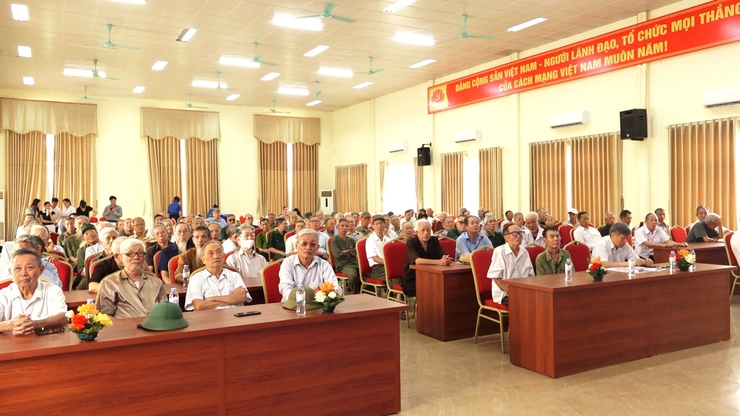 Trên 250 người có công được khám, tư vấn sức khỏe và cấp thuốc miễn phí- Ảnh 1.