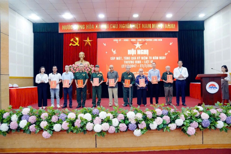 Gặp mặt, tặng quà người có công nhân kỷ niệm 78 năm Ngày Thương binh – Liệt sĩ- Ảnh 3.