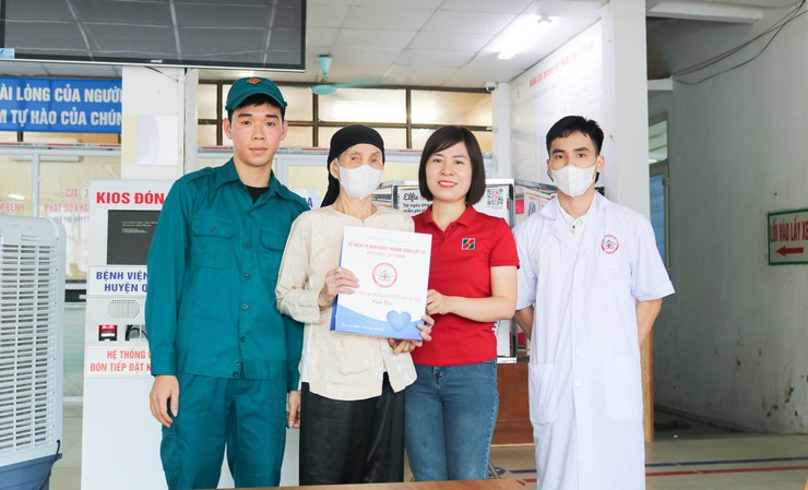 Xã Quốc Oai tổ chức khám, tư vấn sức khoẻ và cấp phát thuốc miễn phí cho 357 người có công dịp 27/7- Ảnh 10.