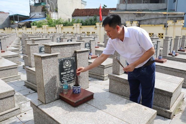 Phú Cát tổ chức các hoạt động tri ân nhân kỷ niệm 78 năm Ngày Thương binh – Liệt sỹ (27/7/1947 – 27/7/2025)- Ảnh 3.