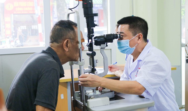 Xã Quốc Oai tổ chức khám, tư vấn sức khoẻ và cấp phát thuốc miễn phí cho 357 người có công dịp 27/7- Ảnh 2.