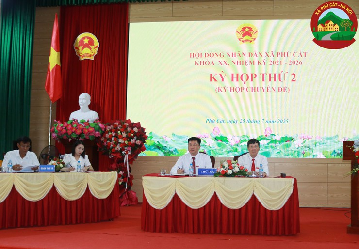 Phú Cát tổ chức thành công kỳ họp thứ 2 HĐND xã Phú Cát khóa XX, nhiệm kỳ 2021-2026- Ảnh 2.
