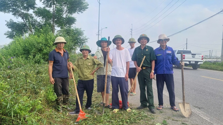 Xã Quang Minh phát động vệ sinh môi trường, khắc phục hậu quã bão số 3 Wipha và chào mừng các sự kiện quan trọng của đất nước- Ảnh 3.