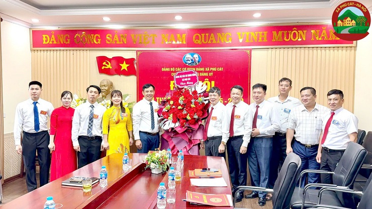 Xã Phú Cát: Hoàn thành đại hội các chi bộ nhiệm kỳ 2025 - 2030- Ảnh 11.