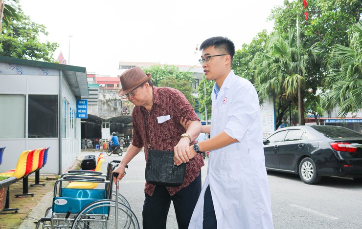 Xã Quốc Oai tổ chức khám, tư vấn sức khoẻ và cấp phát thuốc miễn phí cho 357 người có công dịp 27/7- Ảnh 8.