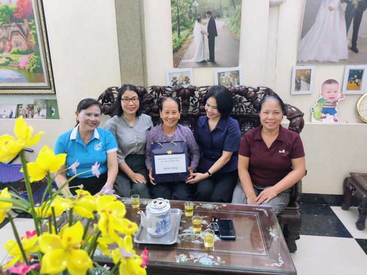 Hội Phụ nữ xã Đoài Phương tri ân gia đình chính sách dịp 27/7- Ảnh 1.
