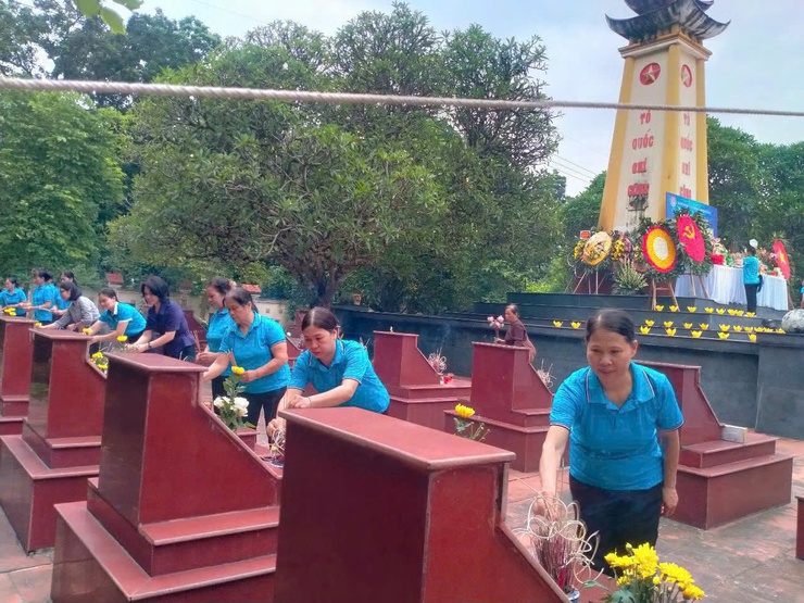 Hội Phụ nữ xã Đoài Phương tri ân gia đình chính sách dịp 27/7- Ảnh 2.