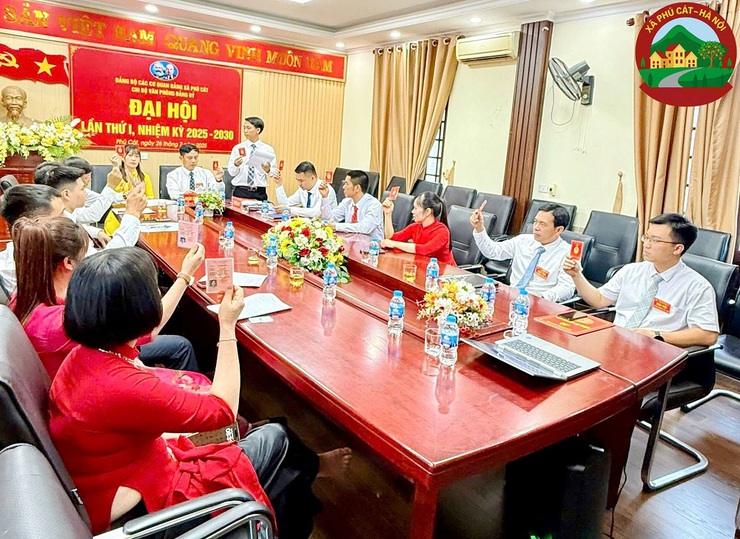 Xã Phú Cát: Hoàn thành đại hội các chi bộ nhiệm kỳ 2025 - 2030- Ảnh 13.