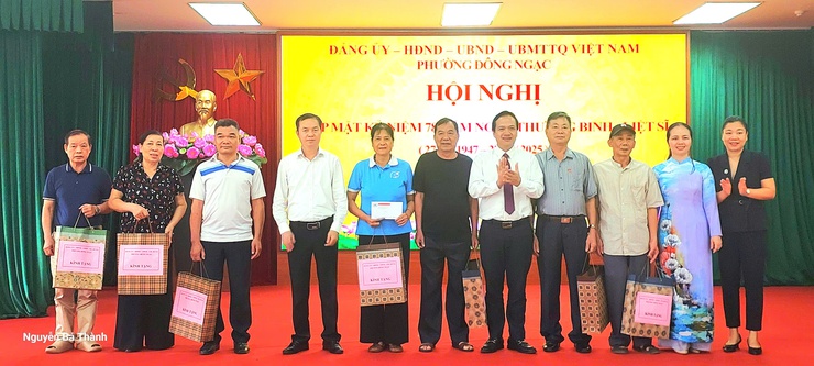 PHƯỜNG ĐÔNG NGẠC TỔ CHỨC GẶP MẶT TẶNG QUÀ, THƯƠNG BỆNH BINH, GIA ĐÌNH LIỆT SĨ, NGƯỜI CÓ CÔNG VỚI CÁCH MẠNG NHÂN DỊP KỶ NIỆM 78 NĂM NGÀY THƯƠNG BINH LIỆT SĨ (27/7/1947 – 27/7/2025)- Ảnh 2.
